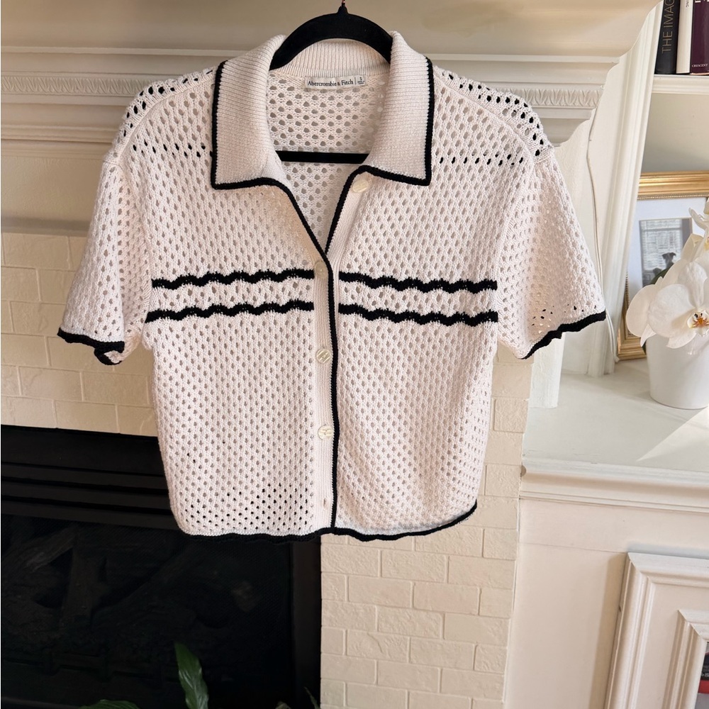 Abercrombie & Fitch White and Black Button Down Shirt - Picture 4 of 7